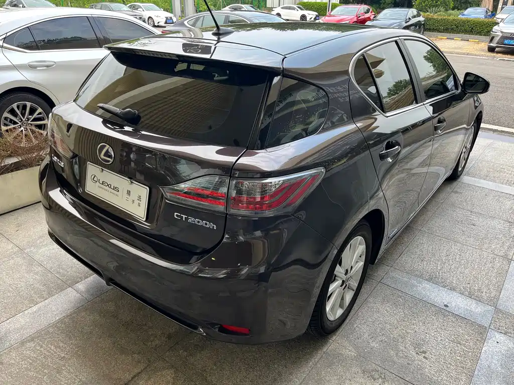 Lexus CT — миниатюра 7