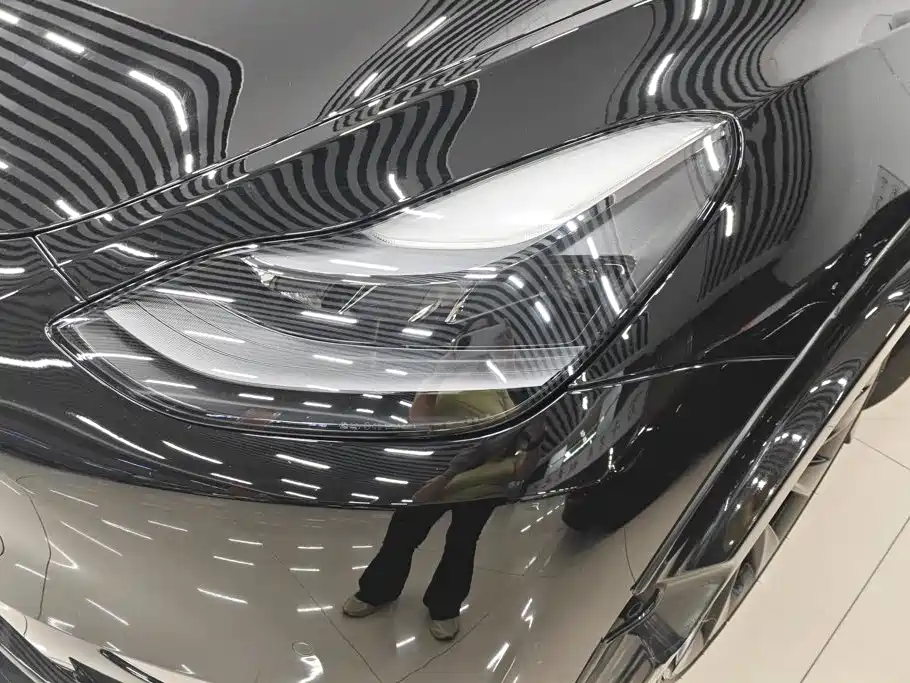 Tesla Model Y — миниатюра 5
