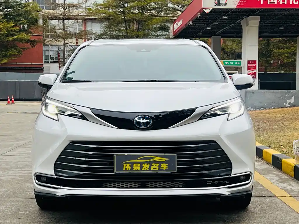 Toyota Sienna — миниатюра 3