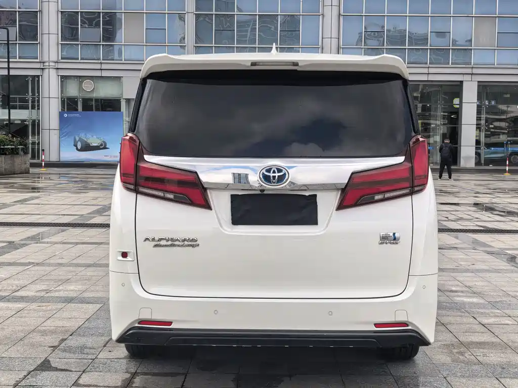 Toyota Alphard — миниатюра 7