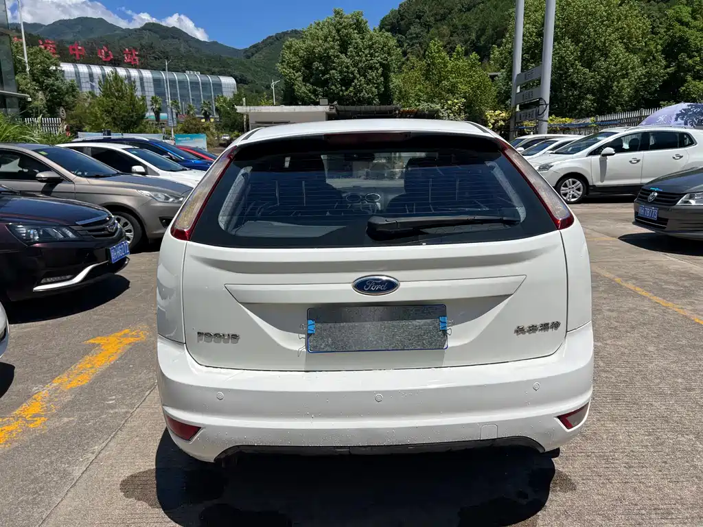 Ford Focus 2013 1.8L AT