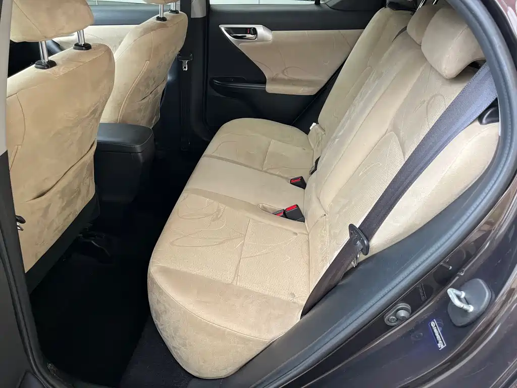 Lexus CT — миниатюра 10