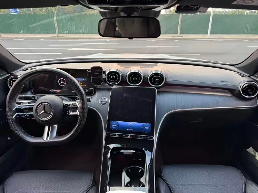 Mercedes-Benz C-Class — миниатюра 6