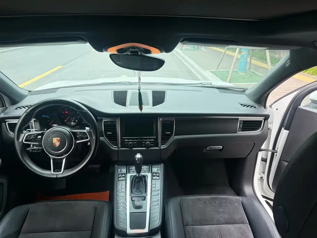 Porsche Macan — миниатюра 8