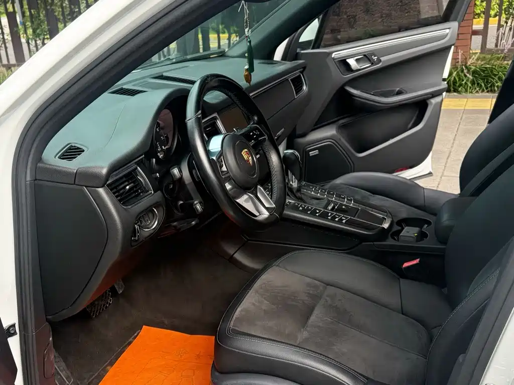 Porsche Macan — миниатюра 7
