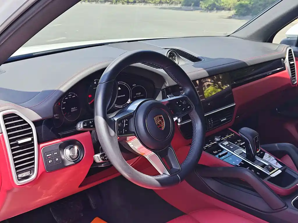 Porsche Cayenne — миниатюра 10