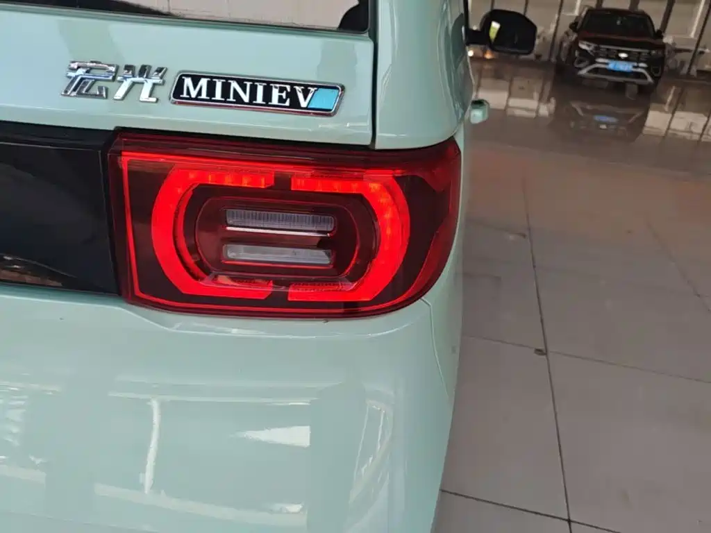 Wuling MINIEV — миниатюра 8