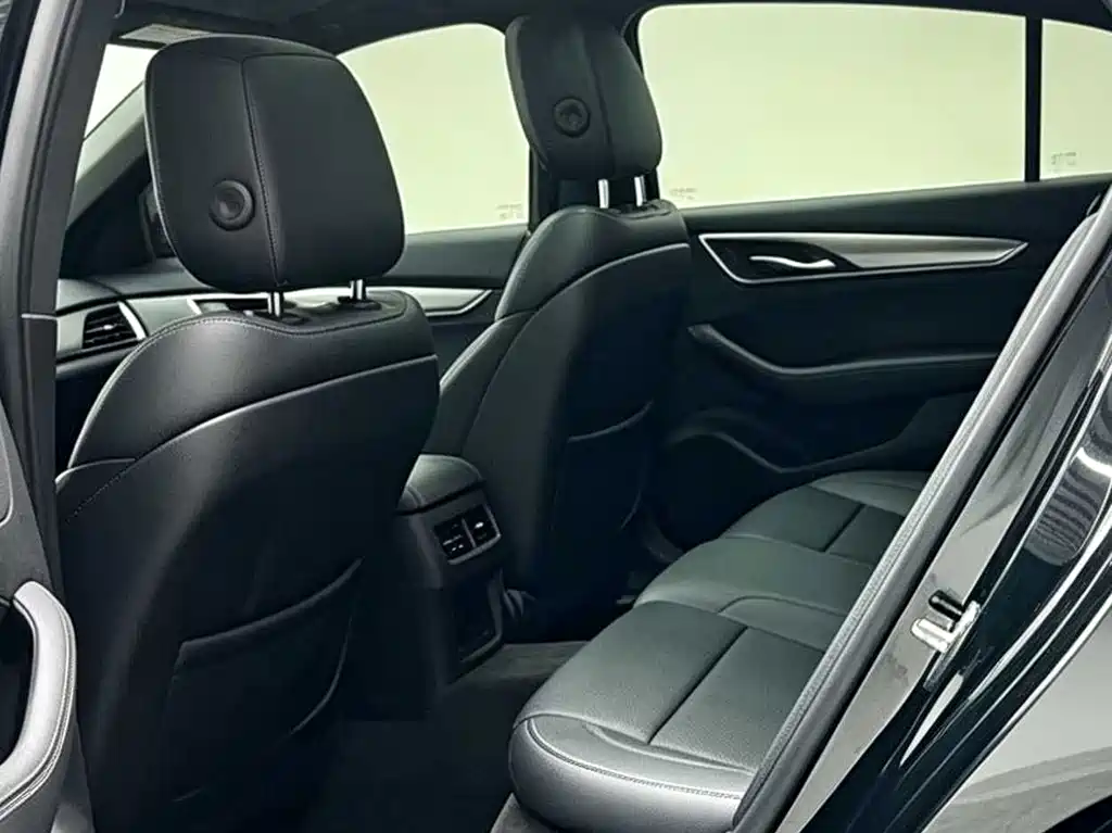 Cadillac CT5 — миниатюра 5