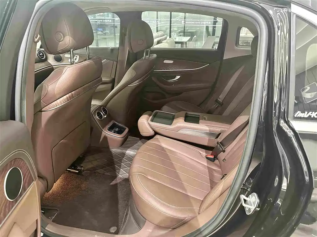 Mercedes-Benz E-Class — миниатюра 13