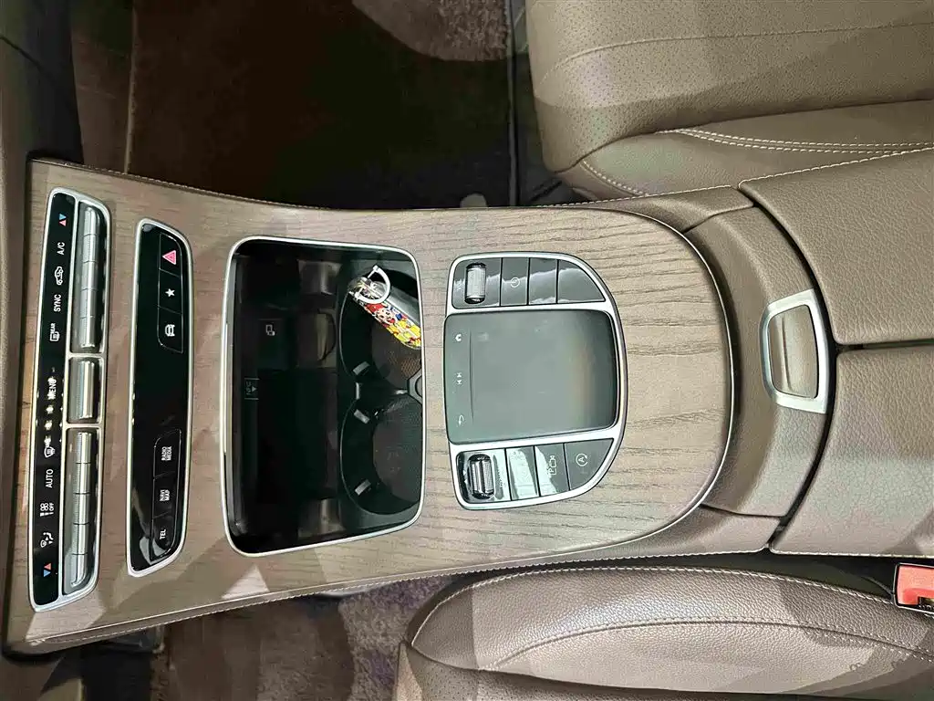 Mercedes-Benz E-Class — миниатюра 10
