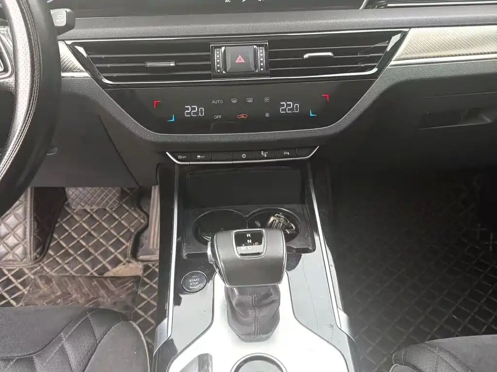 Hongqi HS5 2019 2.0T