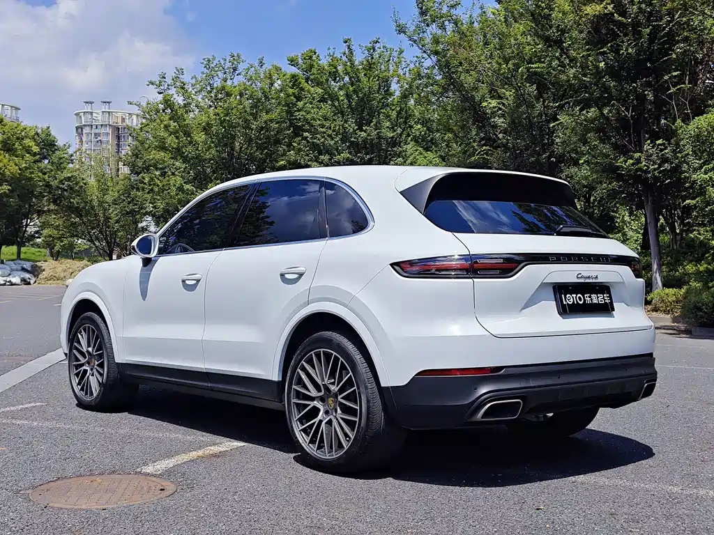 Porsche Cayenne — миниатюра 5