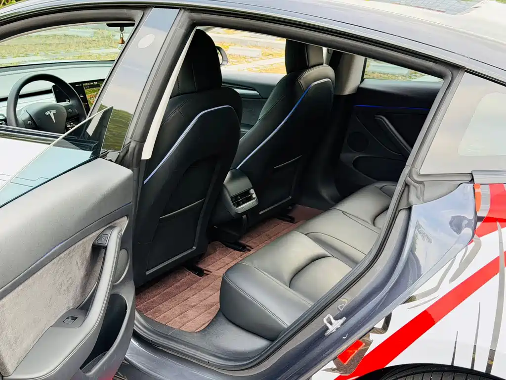 Tesla Model 3 — миниатюра 9