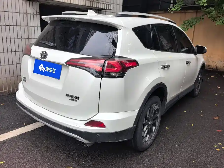 Toyota RAV4 — миниатюра 3