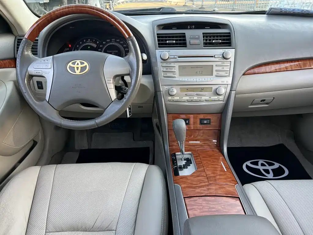 Toyota Camry — миниатюра 4