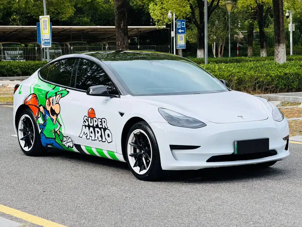 Tesla Model 3 — миниатюра 3