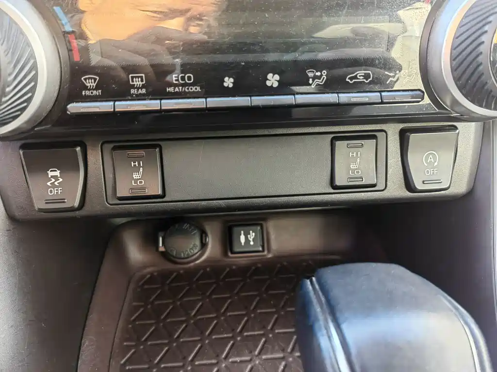 Toyota RAV4 — миниатюра 23