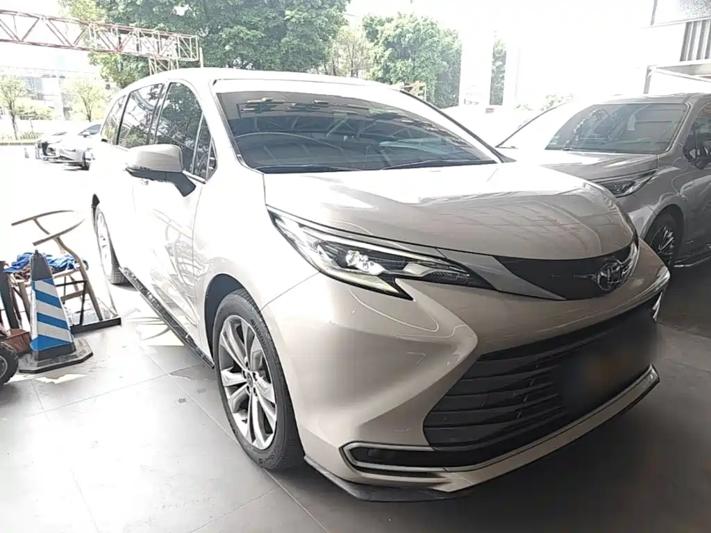 Toyota Sienna — миниатюра 4