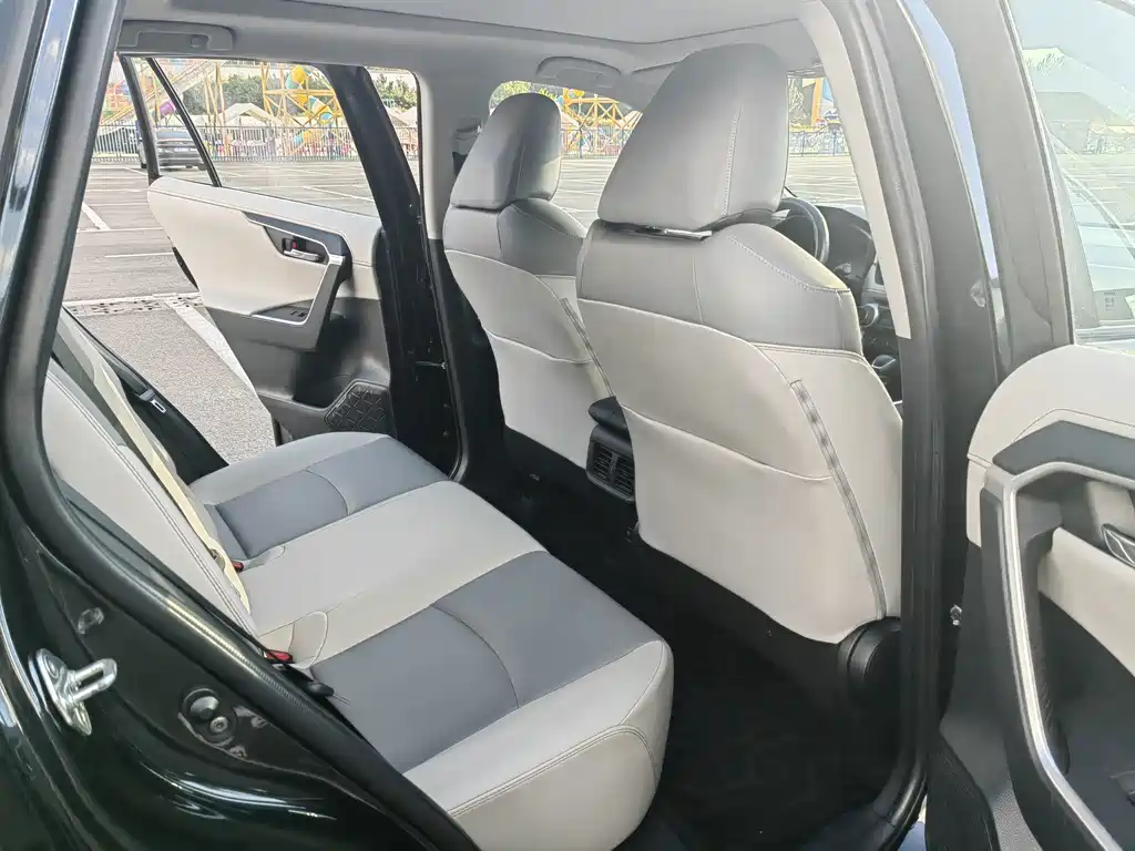 Toyota RAV4 — миниатюра 16
