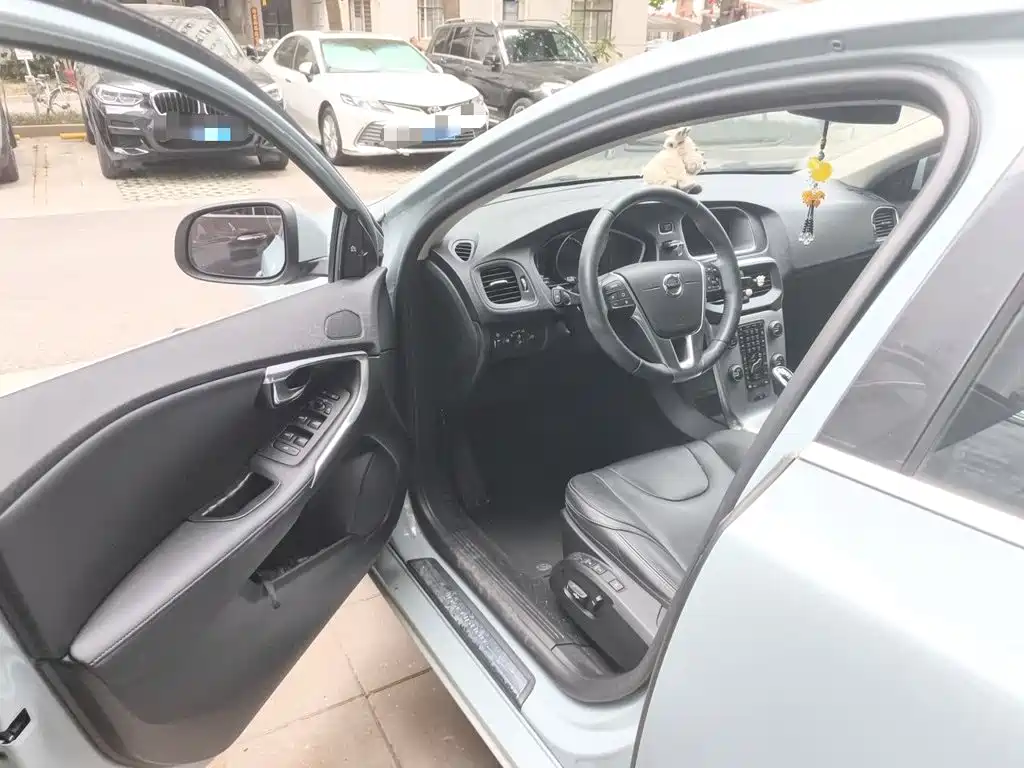Volvo V40 — миниатюра 12