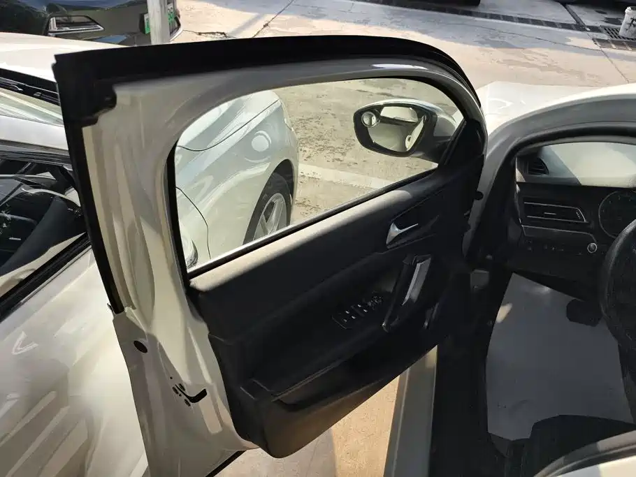 Peugeot 408 — миниатюра 7