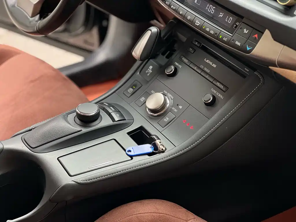 Lexus CT 2015 CT200h