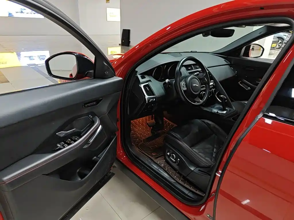 Jaguar E-PACE — миниатюра 16