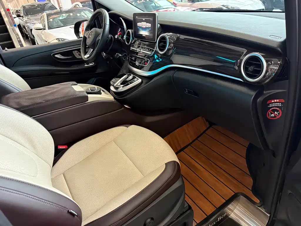 Mercedes-Benz V-Class — миниатюра 6
