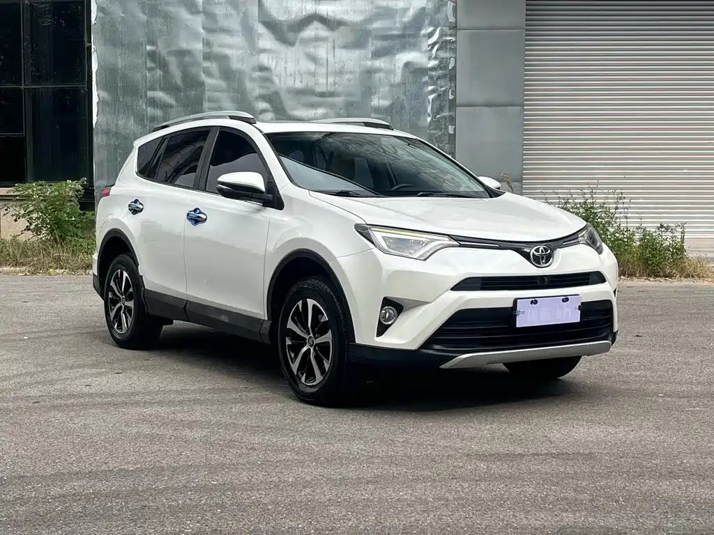 Toyota RAV4 — миниатюра 8
