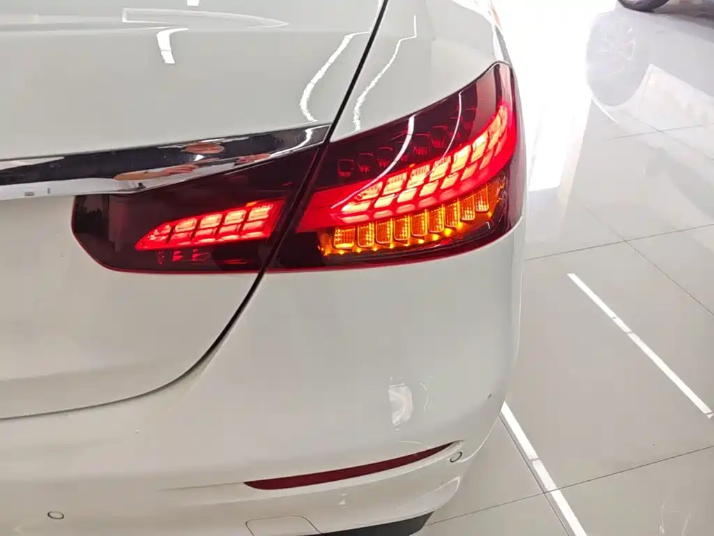 Mercedes-Benz E-Class — миниатюра 8