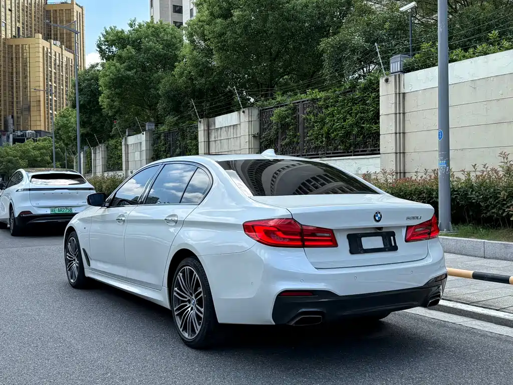 BMW 5 Series — миниатюра 4