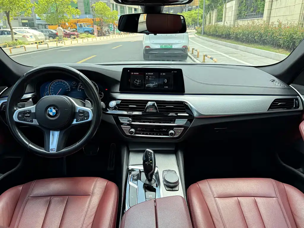 BMW 5 Series — миниатюра 10