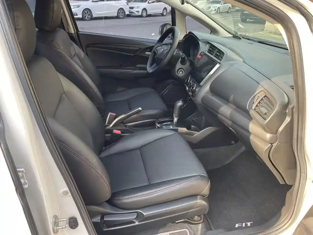 Honda Fit — миниатюра 8