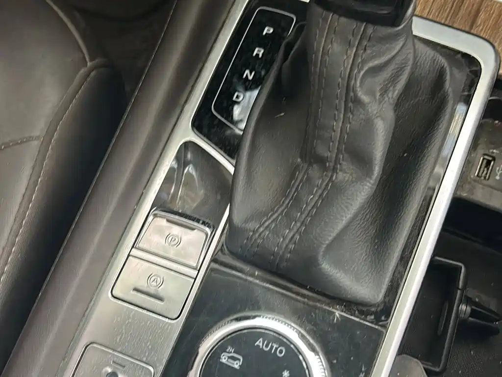 Roewe RX8 — миниатюра 13