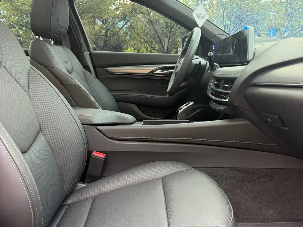 Cadillac CT5 — миниатюра 10