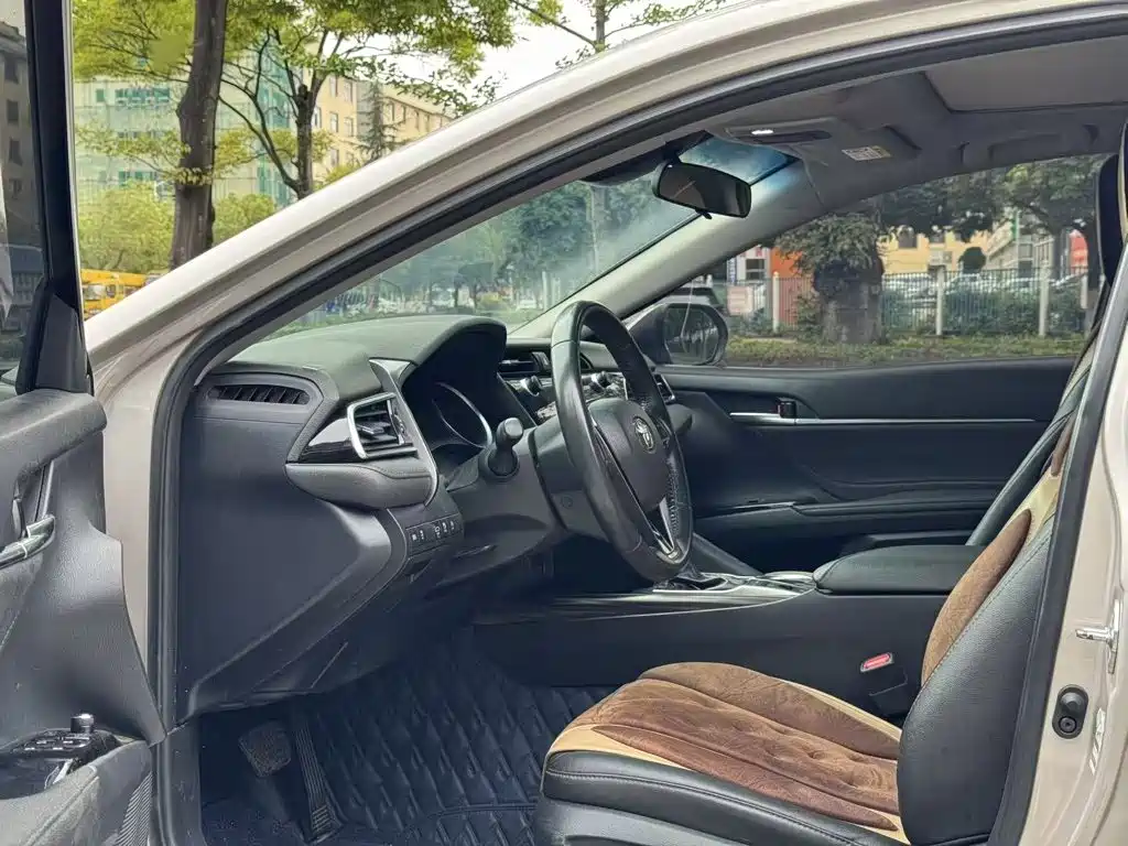 Toyota Camry — миниатюра 11