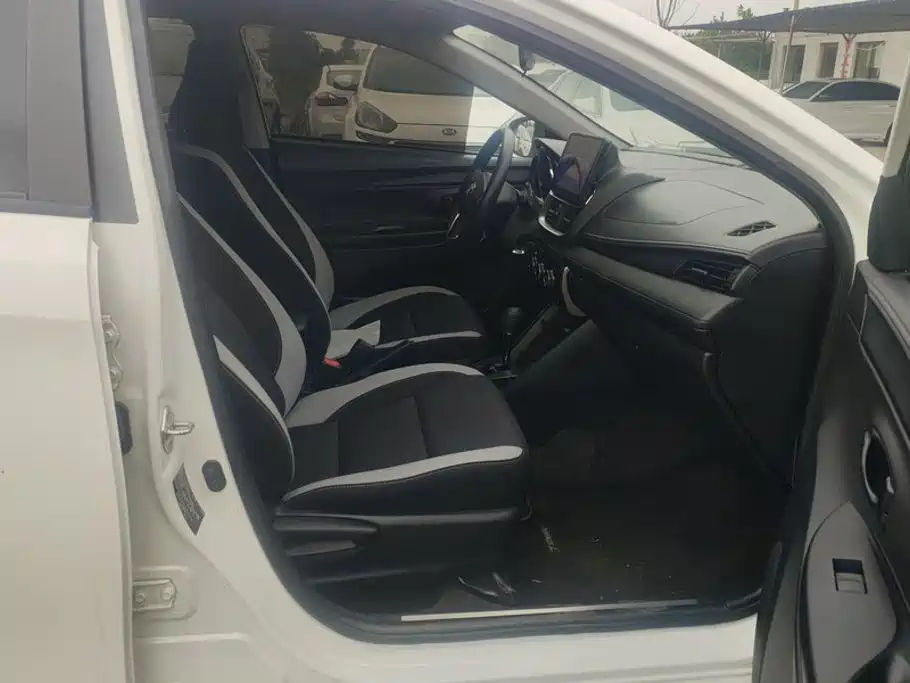 Toyota Yaris L — миниатюра 8