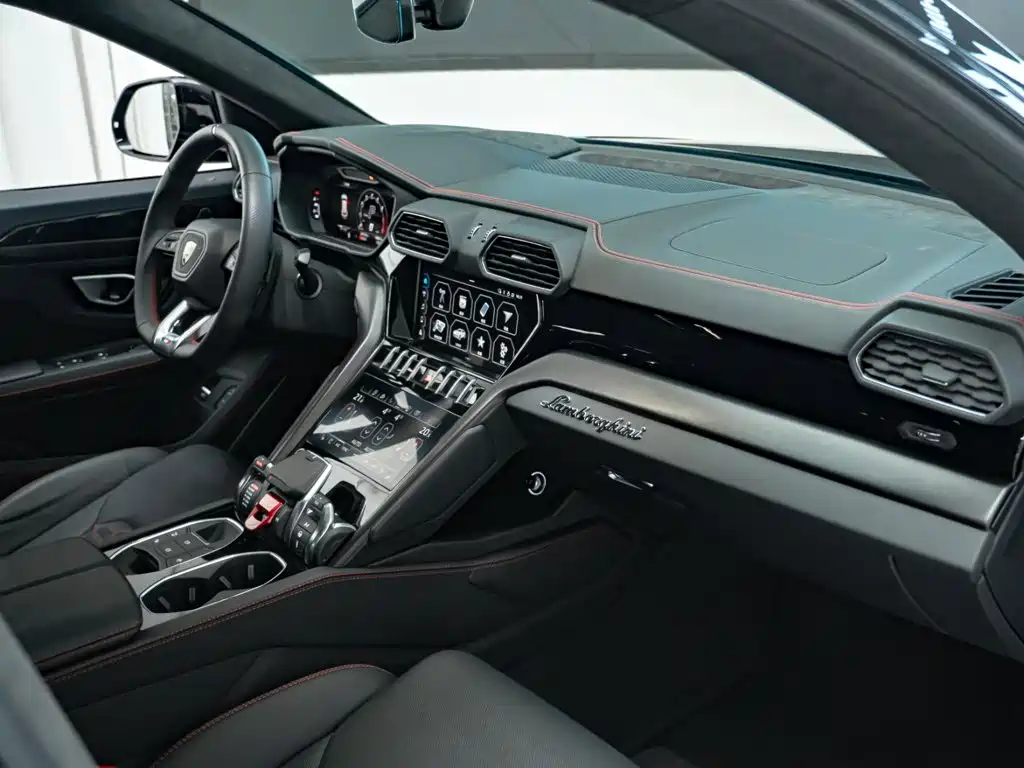 Lamborghini Urus — миниатюра 13