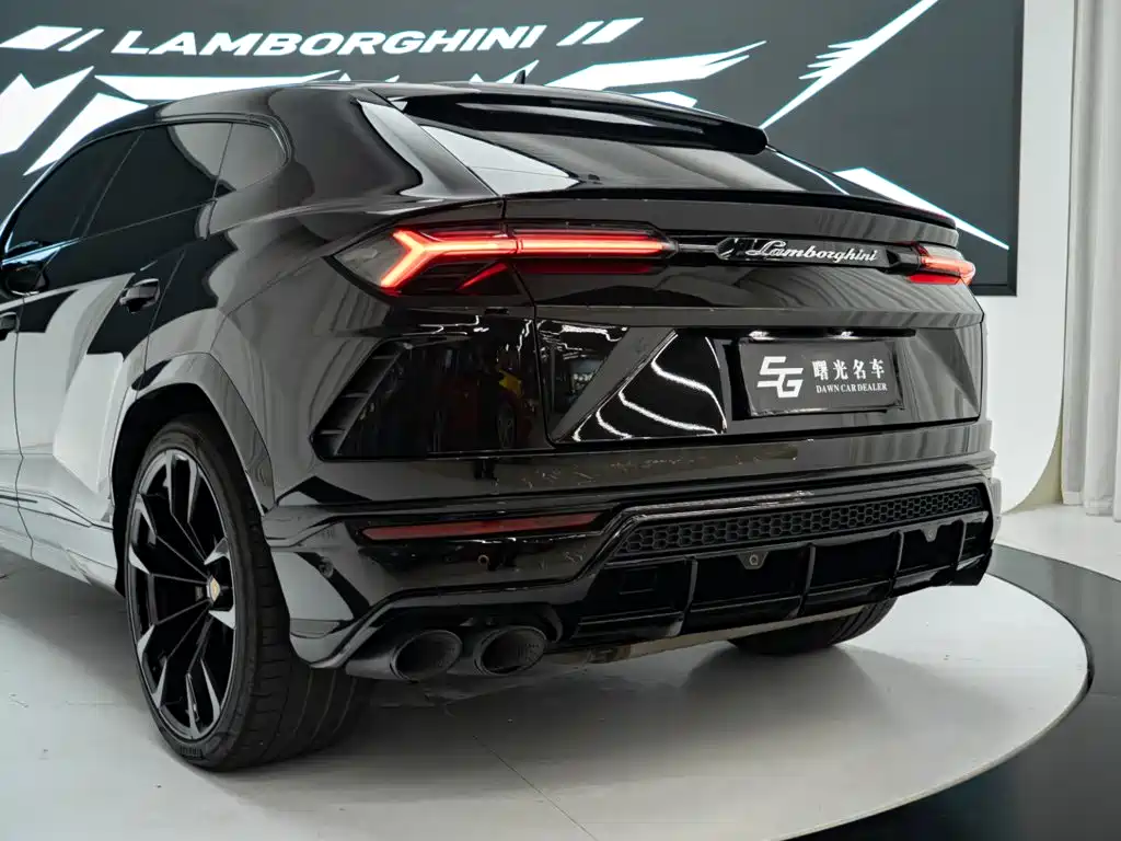 Lamborghini Urus — миниатюра 20
