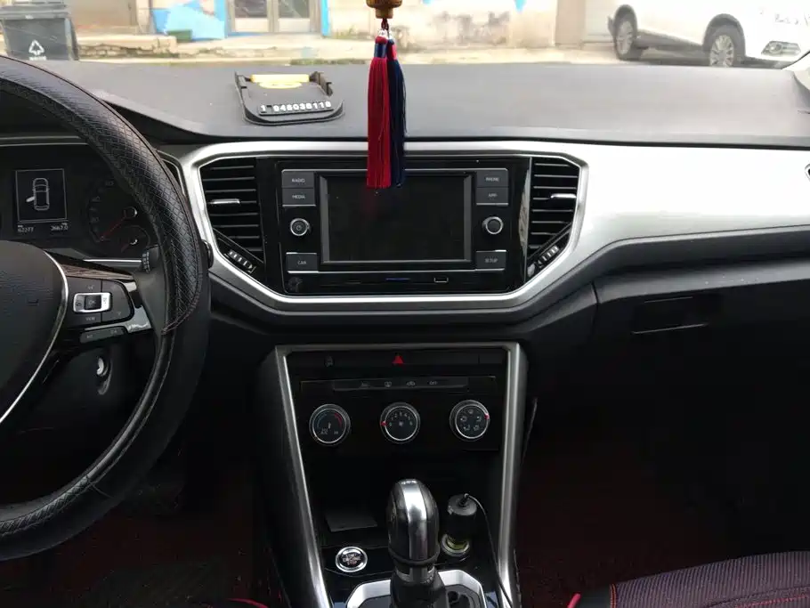 Volkswagen T-Roc — миниатюра 13