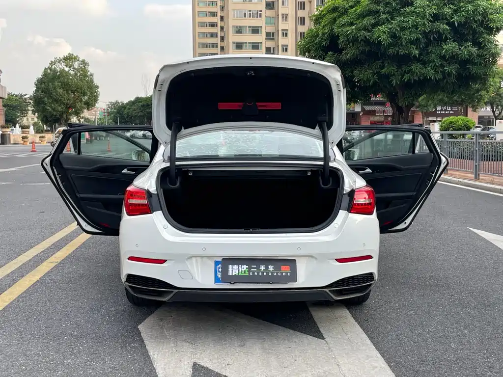 Hongqi Hongqi H5 — миниатюра 12