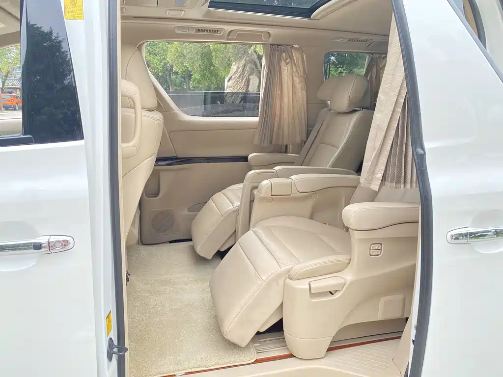 Toyota Alphard 2011 3.5L Luxury