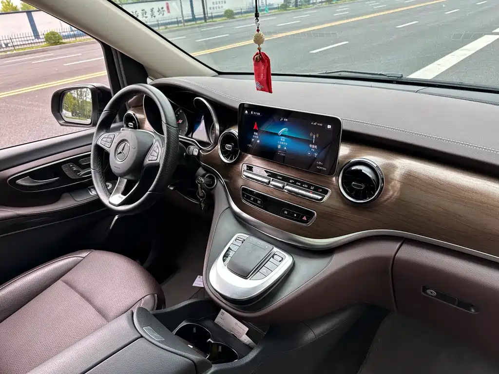 Mercedes-Benz V-Class — миниатюра 12