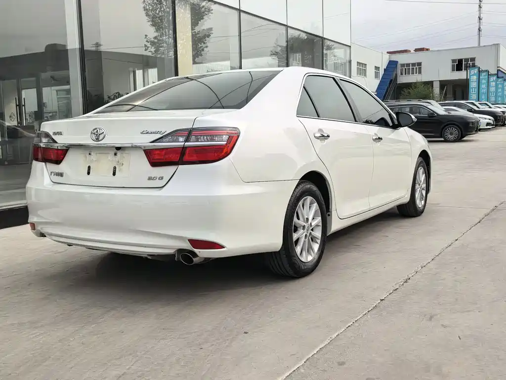 TOYOTA CAMRY