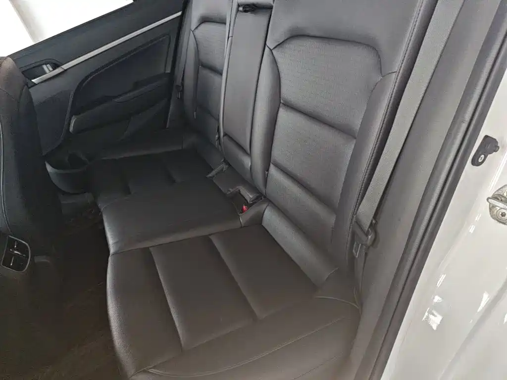 Hyundai Elantra — миниатюра 17