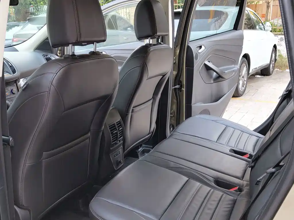 Ford Kuga — миниатюра 9