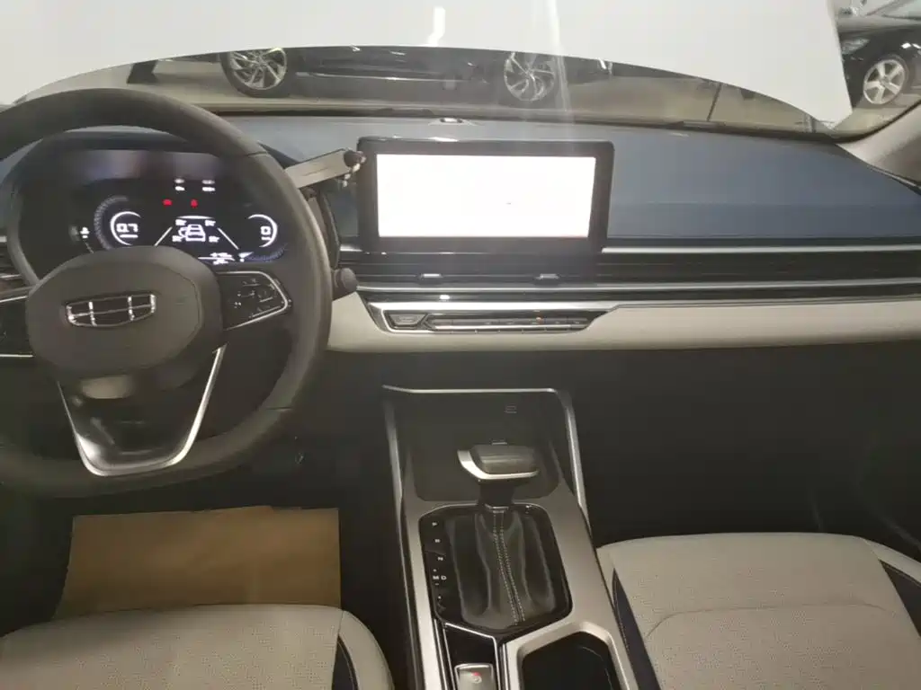 Geely Emgrand — миниатюра 13