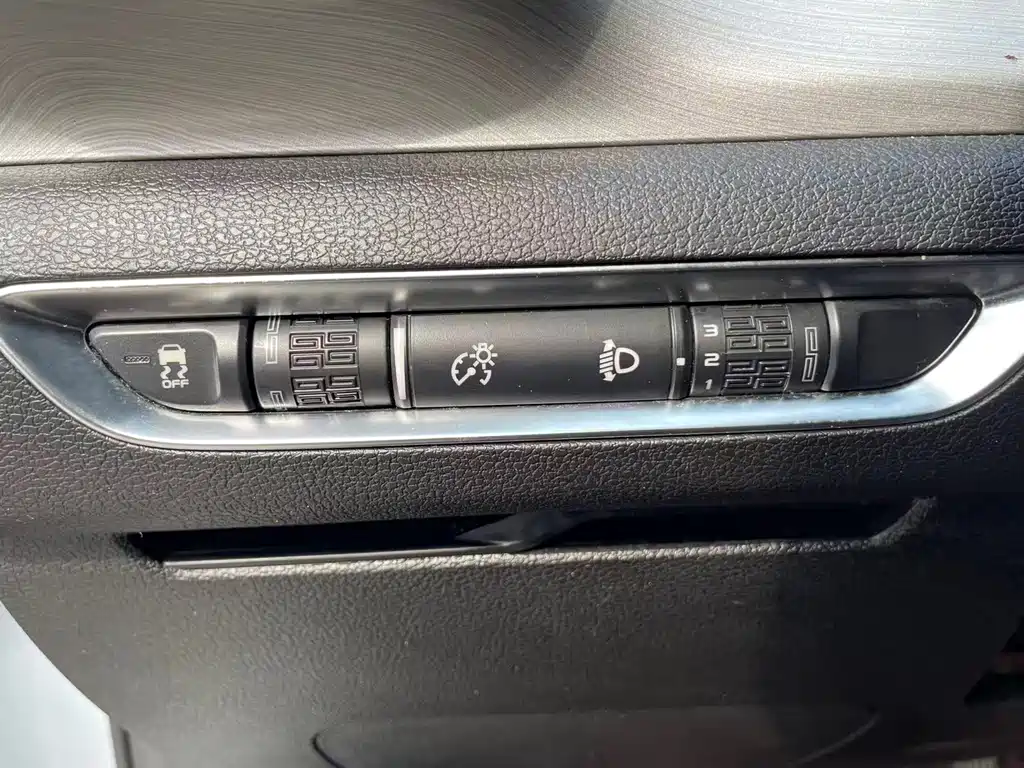 Geely Binyue — миниатюра 13