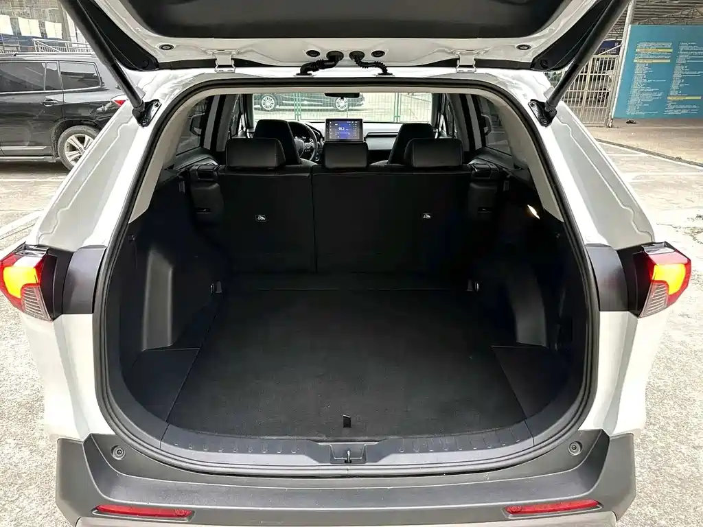 Toyota RAV4 — миниатюра 17