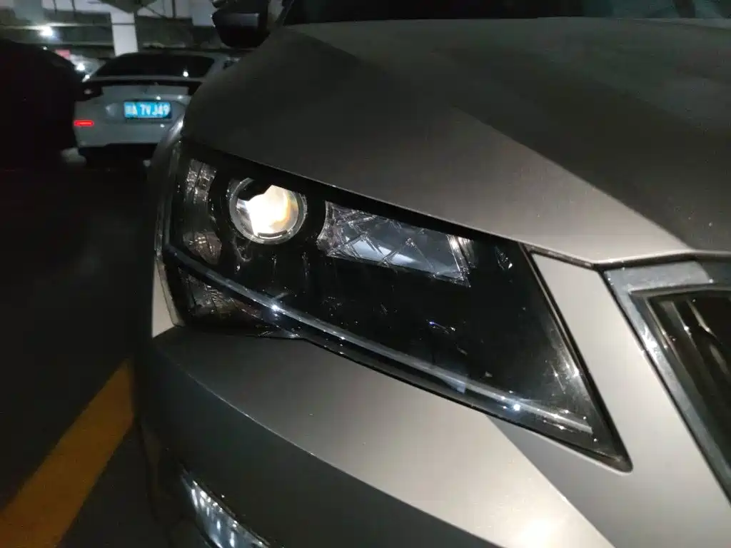Skoda Superb — миниатюра 7